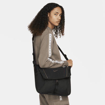 Nike classic mini messenger shoulder bag hotsell